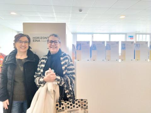 Las profesoras Mª Dolores Berrade y Mª Belén Sánchez-Valverde en la inauguración de la exposición