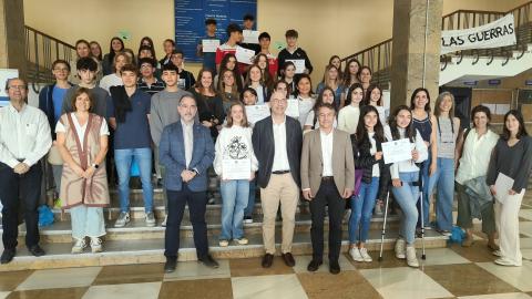 Foto grupal al finalizar la entrega de premios Foto grupal al finalizar la entrega de premios